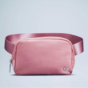 Lululemon Everywhere Belt Bag
Strap Pink Pastel